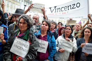 Ni prisión, ni extradición, libertad para Vincenzo Vecchi