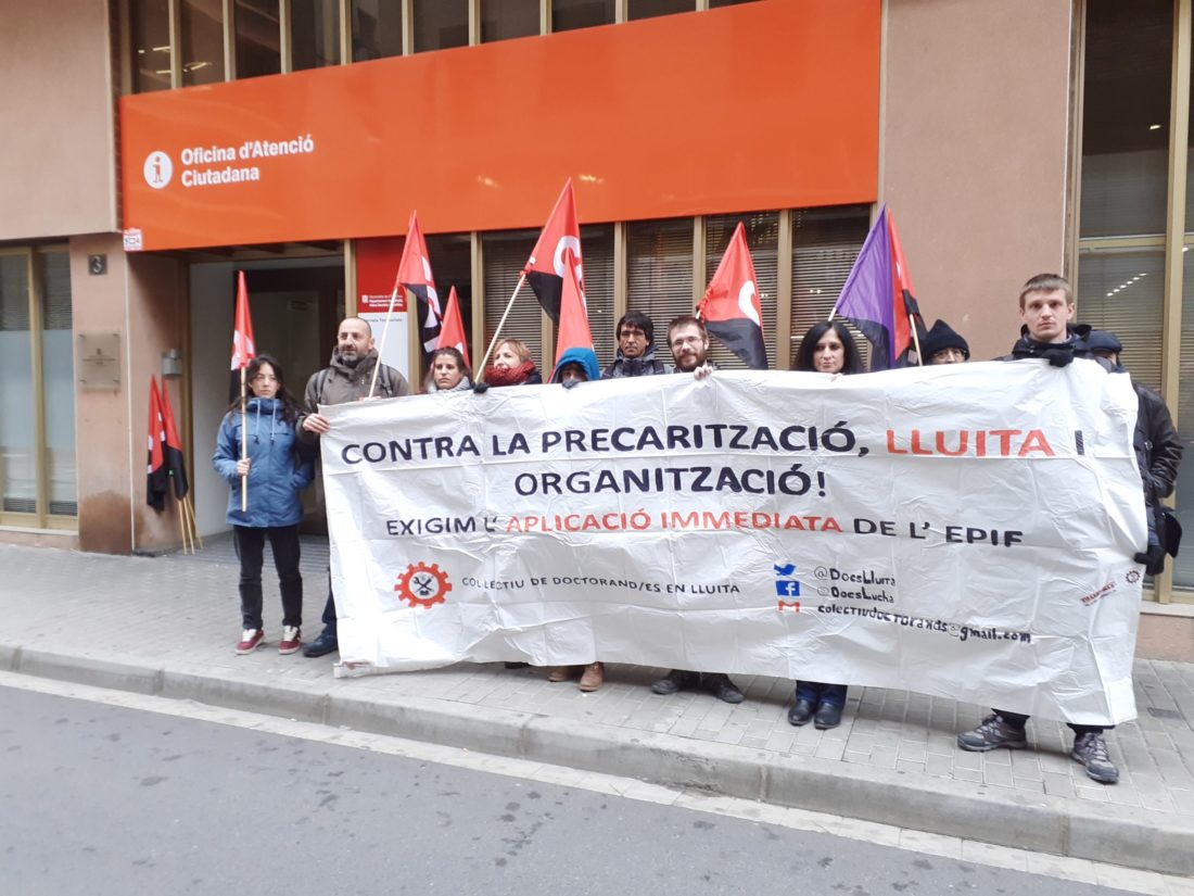 El Col·lectiu Doctorands en Lluita y la CGT Lleida realizan un acto de apoyo a las trabajadoras despedidas por la UdL