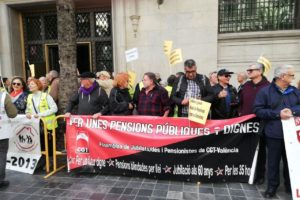 Pensionistas de CGT piden la dimisión del gobernador del Banco de España