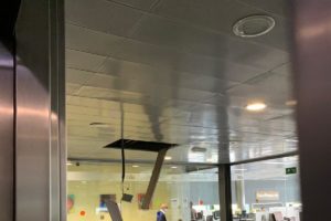 CGT exige a la Junta de Andalucía el mantenimiento del edificio de Salud Responde tras el desplome de parte del techo