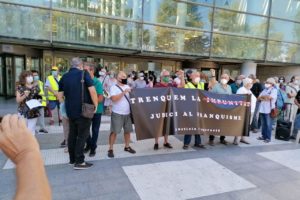 La Confederación General del Trabajo participó en la concentración celebrada ayer jueves 3 de septiembre frente a la Ciudad de la Justicia de Valencia para denunciar la impunidad del régimen franquista