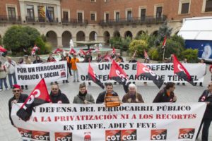 CGT con la ciudadanía reivindicando la movilidad en los pueblos de Aragón