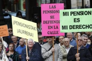 Valiente cobardía, quieren acabar con las pensiones