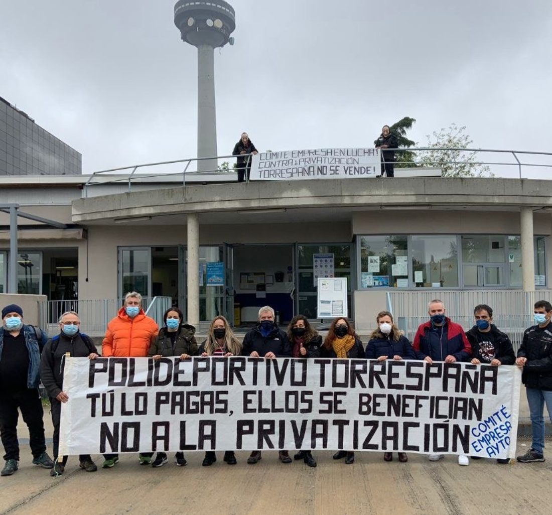 CGT participa en el encierro en el polideportivo Torrespaña para impedir que el consistorio madrileño lo privatice