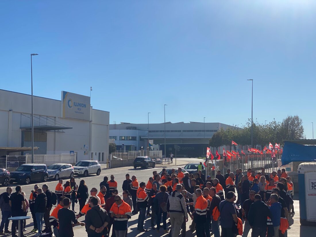 Las trabajadoras de Rhenus Automotive alcanzan un acuerdo en sus despidos y desconvocan la huelga