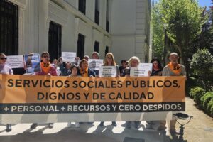 Concentración Servicios Sociales Mondragones en Granada
