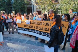 Concentración de la plantilla del Área de Derechos Sociales del Ayuntamiento de Granada