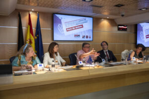 FETAP-CGT reúne en Madrid a juristas, políticos, sindicalistas y expertos para exigir la fijeza de las trabajadoras interinas y valorar las últimas novedades legales sobre el conflicto