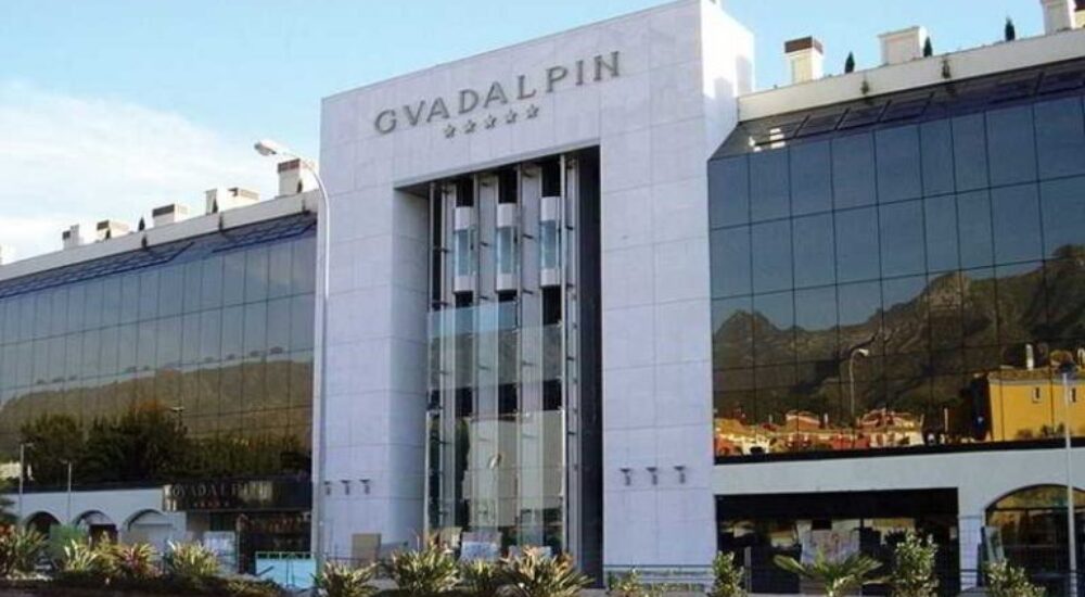 180 familias penden de una decisión judicial que decreta el cierre del hotel Guadalpín (Marbella) 