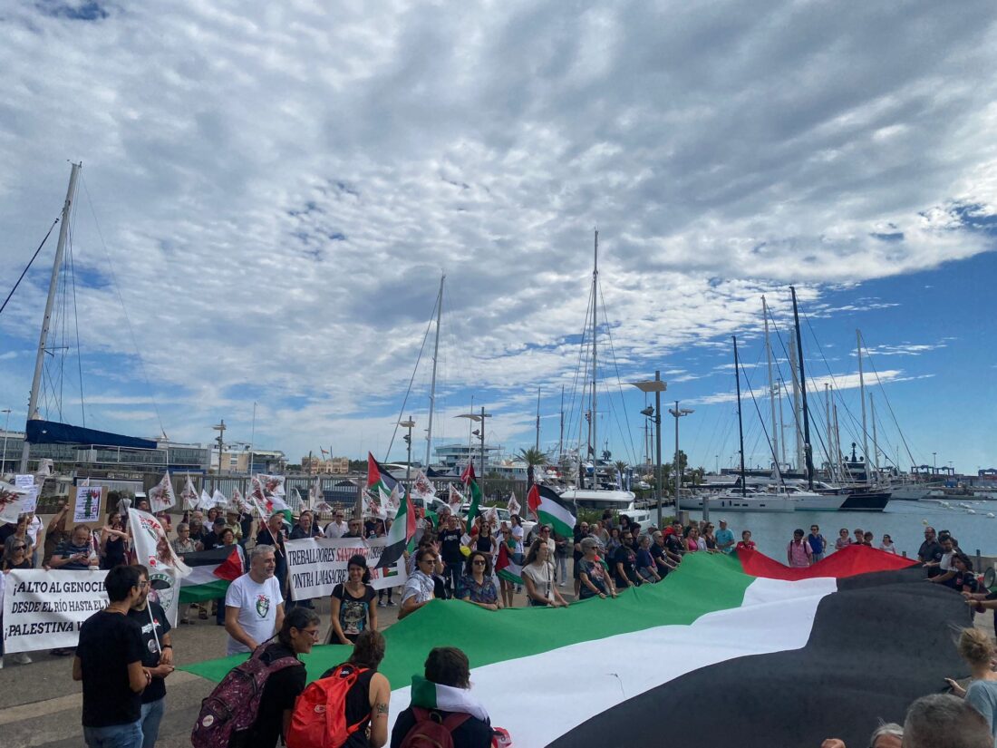 Concentraciones y pancartas al inicio de la Jornada de Lucha y Huelga General por Palestina en Valencia