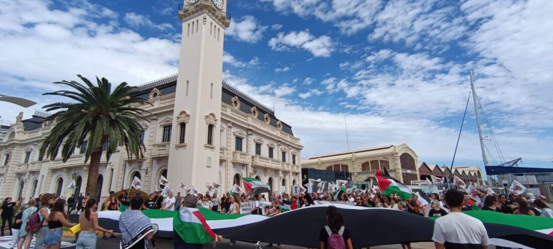 València cierra la Jornada de lucha por Palestina con una multitudinaria manifestación