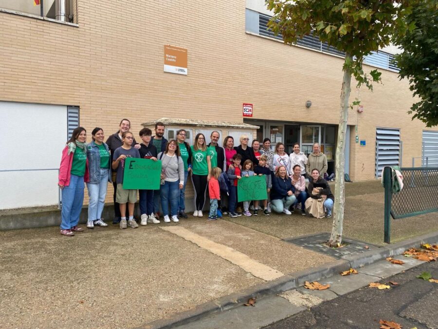 Los sindicatos valoran como un éxito la huelga parcial en educación en Aragón - Imagen-3