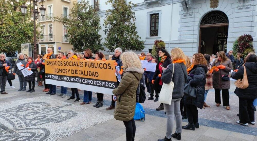 Los Servicios Sociales del Ayuntamiento de Granada piden la dimisión de su concejala ante la falta de respuestas a sus demandas