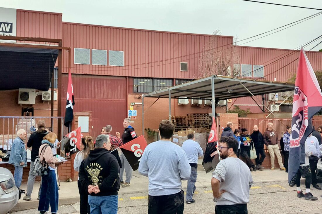 CGT muestra su solidaridad con las trabajadoras en huelga de ACRÍLICOS VALLEJO y PEZERO