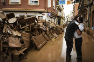 Sols el poble salva al poble