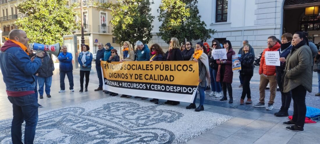 Concentración de los Servicios Sociales del Ayuntamiento de Granada