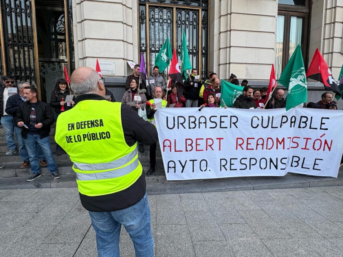 CGT vuelve a concentrarse este jueves para exigir la readmisión del jardinero despedido por URBASER