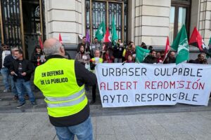 CGT vuelve a concentrarse este jueves para exigir la readmisión del jardinero despedido por URBASER