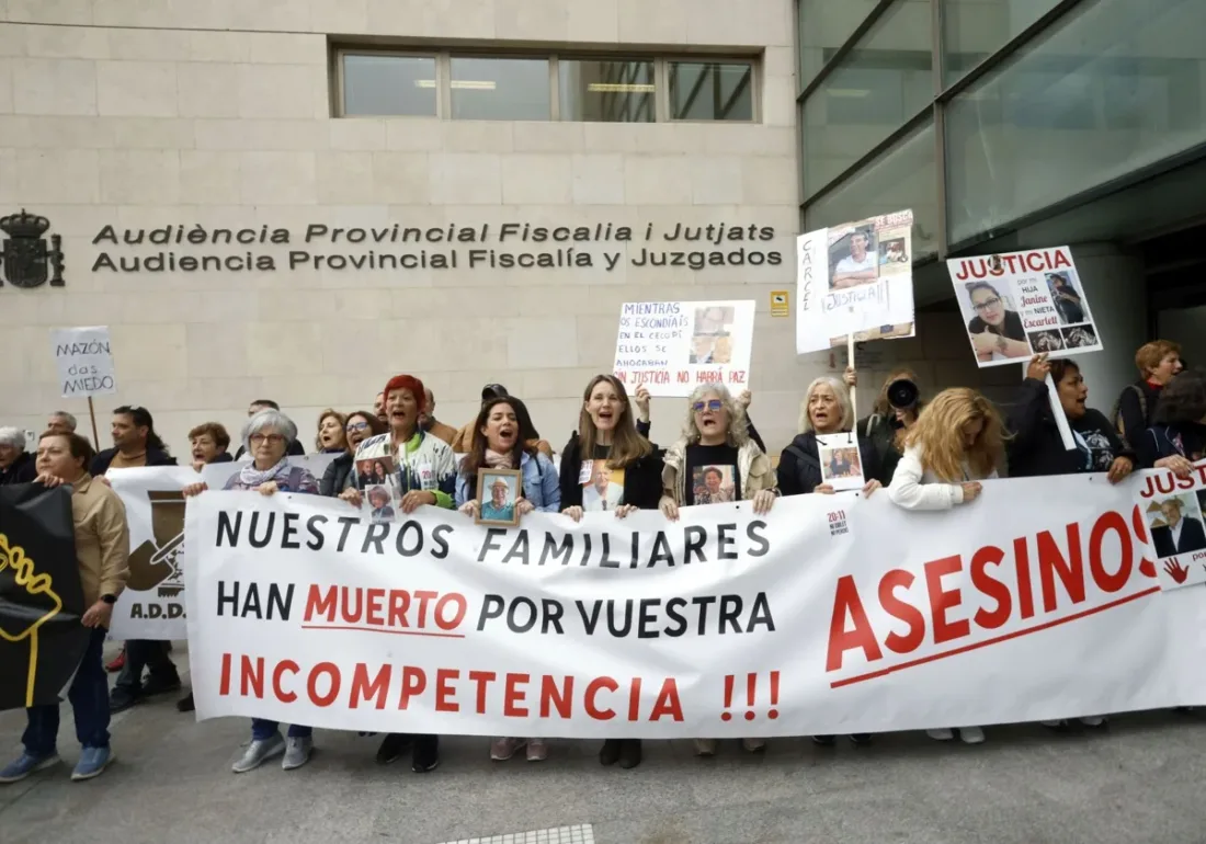 CGT denuncia los abusos policiales sufridos en la concentración por la declaración de Pradas y Argüeso