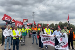 Vigilia ante la Diputación de Málaga por la Huelga de Envases Ligeros