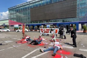 Protesta ciudadana contra el rearme y la Feria Internacional de Defensa y Seguridad en Madrid
