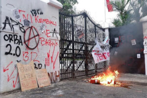 Activistas alertan de la creciente militarización del gobierno de Indonesia bajo mandato del general Prawobo